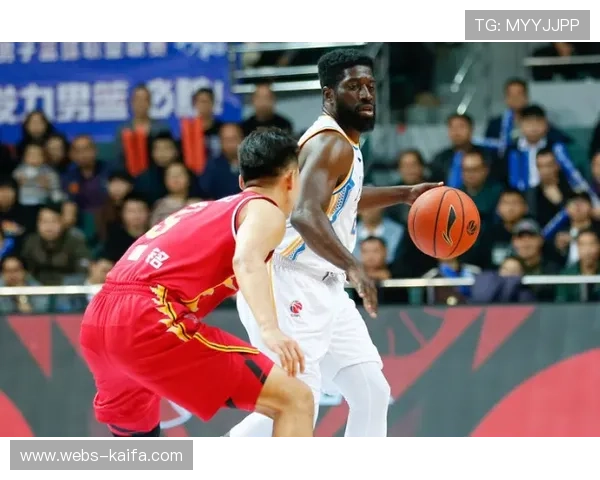 老将“神奇”汤普森四十二岁,反应与打击质量下滑明显 老将“神奇”汤普森四十二岁,反应与打击质量下滑明显