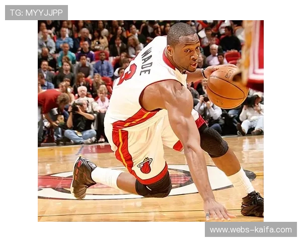 韦德劈扣篮筐意外失手,镜头捕捉莱利场下懊恼反应 韦德劈扣篮筐意外失手,镜头捕捉莱利场下懊恼反应